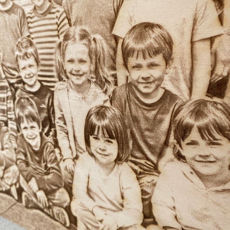 Foto di Classe incisa su legno - Regalo emozionante per la tua Maestra