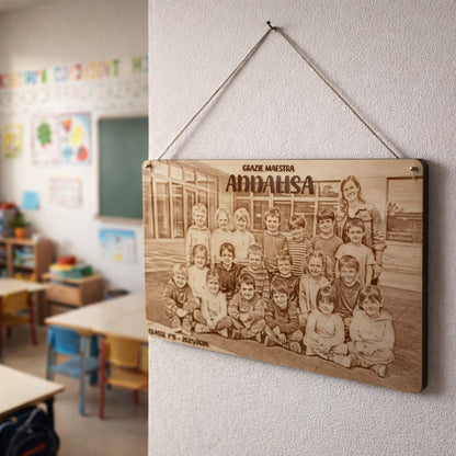 Foto di Classe incisa su legno - Regalo emozionante per la tua Maestra